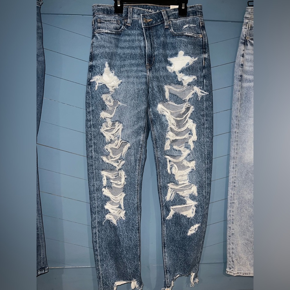 AE MOM JEANS NWTs